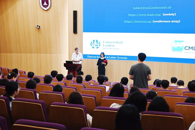 Lecture by Arnold Tukker