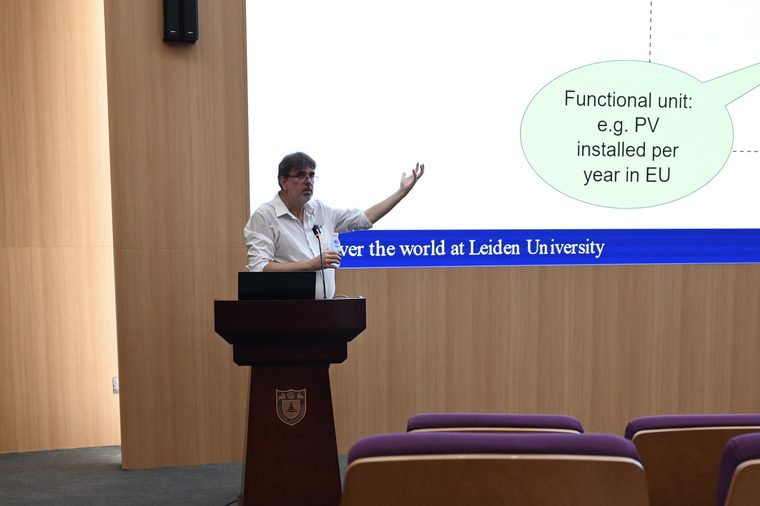 Lecture by Arnold Tukker